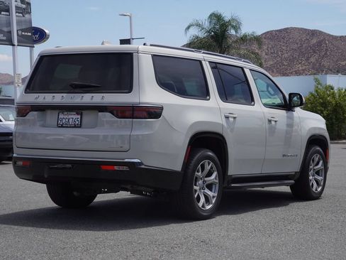 Used 2022 Jeep Wagoneer Series II RWD image 4