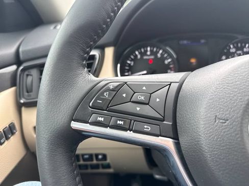 Used 2018 Nissan Rogue SV w/ Sun & Sound Touring Package AWD/4WD image 26