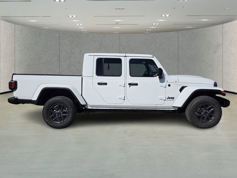 New 2026 Jeep Gladiator Sport image 3