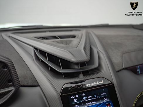 Used 2024 Lamborghini Revuelto image 35