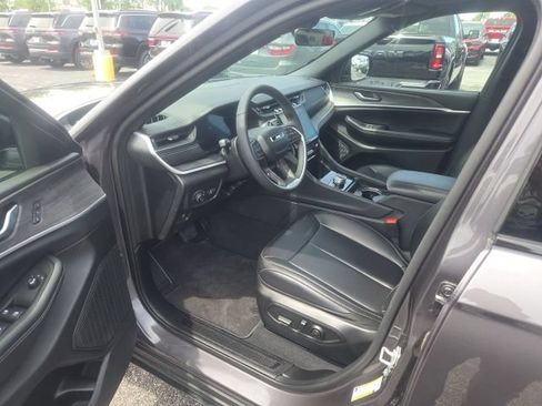 Used 2025 Jeep Grand Cherokee L Limited AWD/4WD image 16