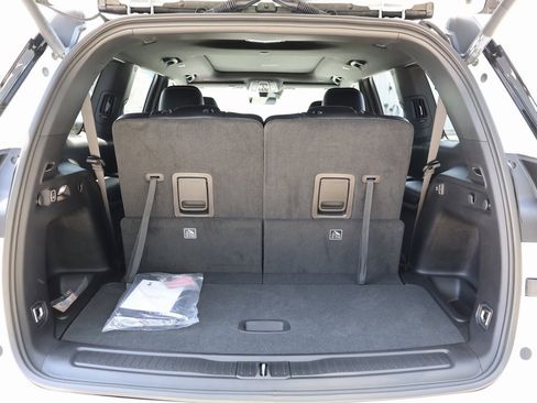 New 2025 Jeep Grand Cherokee L Limited w/ Black Appearance Package image 15