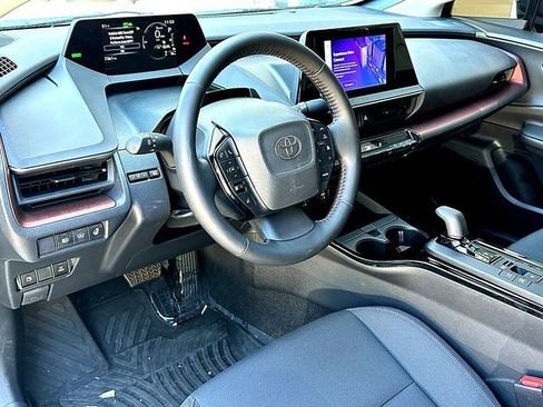 Used 2025 Toyota Prius Plug-In Hybrid FWD image 13