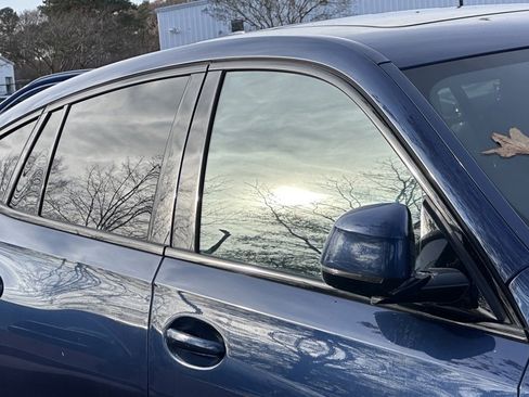 Used 2023 BMW X6 xDrive40i w/ M Sport Package image 3