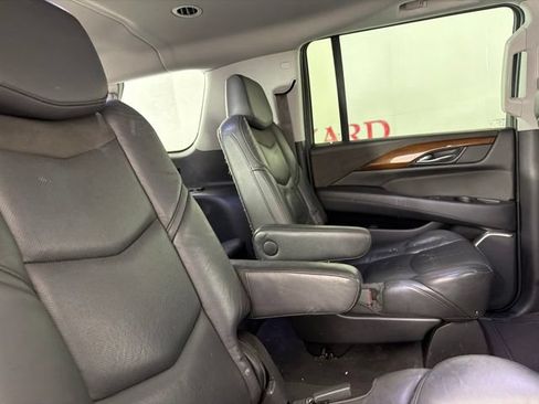 Used 2020 Cadillac Escalade ESV Luxury AWD/4WD image 18