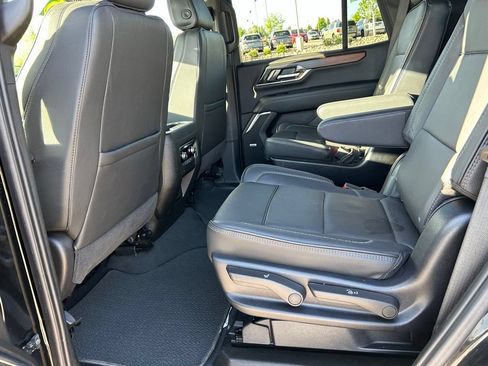 Used 2025 GMC Yukon Denali AWD/4WD image 26