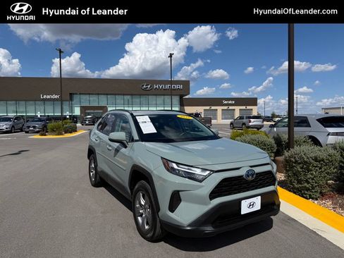 Used 2022 Toyota RAV4 XLE w/ Convenience Package AWD/4WD image 1