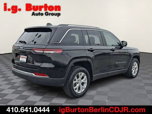 Used 2023 Jeep Grand Cherokee Limited AWD/4WD image 6