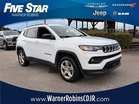 Used 2024 Jeep Compass Latitude w/ Convenience Group AWD/4WD image 1