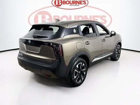 Used 2025 Nissan Kicks SV AWD/4WD image 9