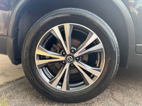 Used 2019 Nissan Rogue SV w/ Premium Package AWD/4WD image 18