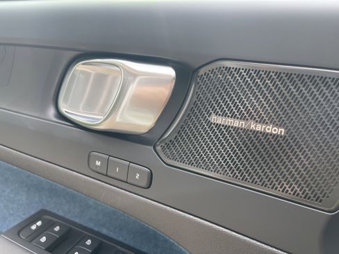 Used 2023 Volvo XC40 Recharge Ultimate w/ Protection Package Premier image 14