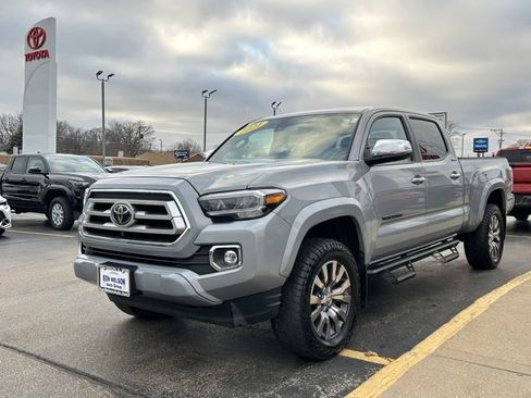 Used 2021 Toyota Tacoma Limited w/ Blackout Package (TMS) image 7