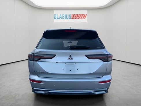 Used 2025 Mitsubishi Outlander AWD image 4