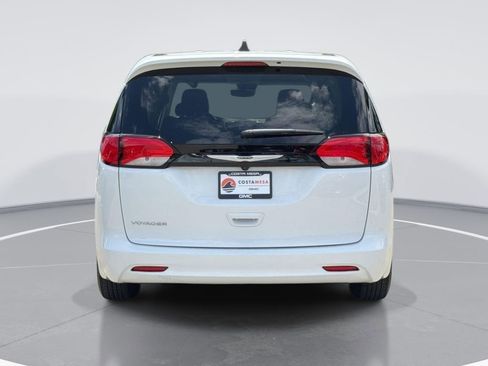 Used 2023 Chrysler Voyager LX FWD image 4