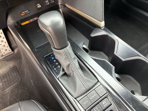 Used 2025 Toyota Camry SE image 14
