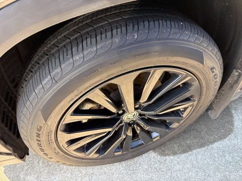 Used 2023 Toyota Highlander XSE image 2