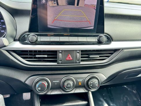 Used 2023 Kia Forte LXS image 7