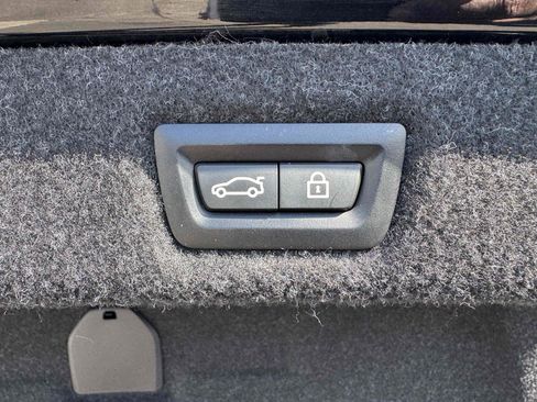 Used 2018 BMW 530i w/ Premium Package image 9