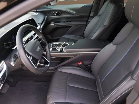 Certified 2024 Cadillac Lyriq Luxury image 8