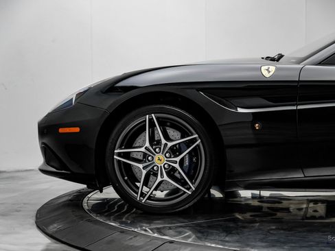 Used 2016 Ferrari California T image 7