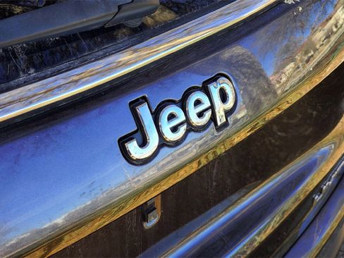 Used 2022 Jeep Compass Limited image 9