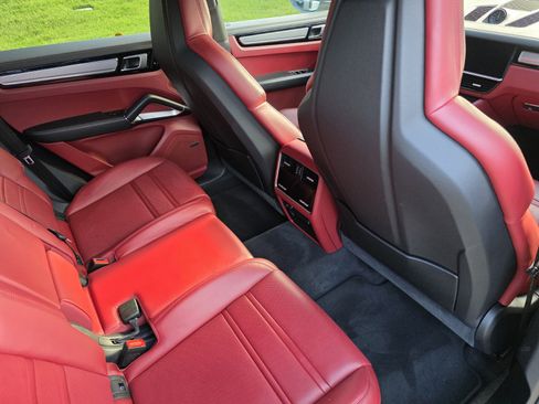 Used 2021 Porsche Cayenne Turbo S image 26