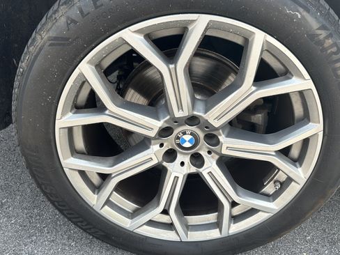 Used 2024 BMW X7 xDrive40i w/ Premium Package AWD/4WD image 14