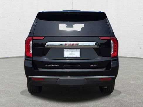 Used 2023 GMC Yukon SLT w/ SLT Premium Package AWD/4WD image 6
