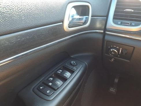 Used 2018 Jeep Grand Cherokee Limited AWD/4WD image 25