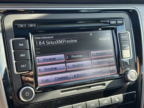 Used 2014 Volkswagen Passat 2.5 SE image 35