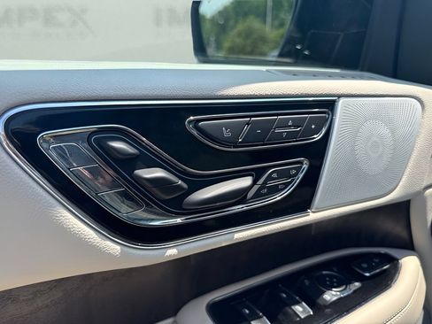 Used 2021 Lincoln Navigator L Reserve w/ Luxury Package AWD/4WD image 10