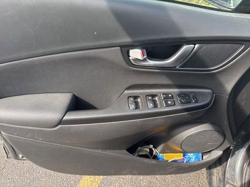 Used 2023 Hyundai Kona Limited image 11