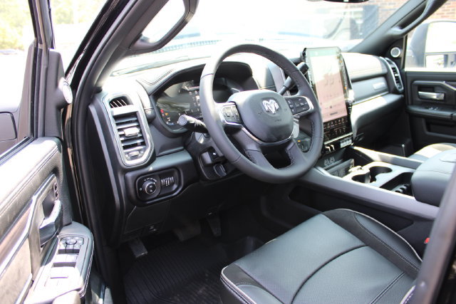 Used 2026 RAM 3500 Laramie AWD/4WD image 18