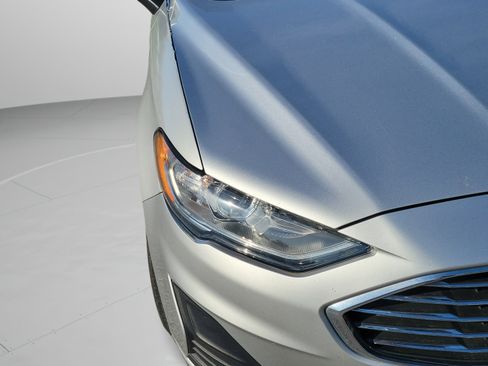 Used 2019 Ford Fusion SE FWD image 12