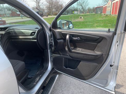 Used 2016 Chevrolet Traverse LT w/ Style and Technology Package image 38