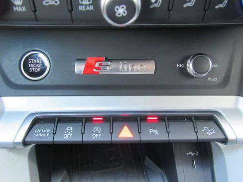 Used 2023 Audi Q3 2.0T Premium Plus w/ Premium Plus Package image 44