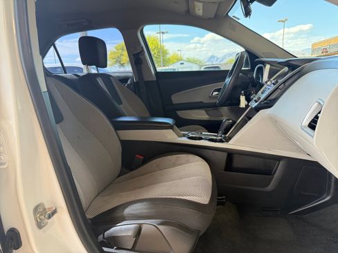 Used 2017 Chevrolet Equinox LS AWD/4WD image 30