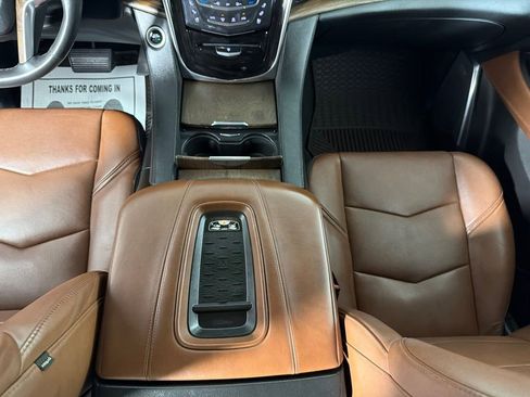 Used 2017 Cadillac Escalade Premium Luxury AWD/4WD image 31