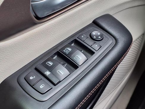 Used 2018 Chrysler Pacifica Touring Plus w/ Tire & Wheel Group image 24