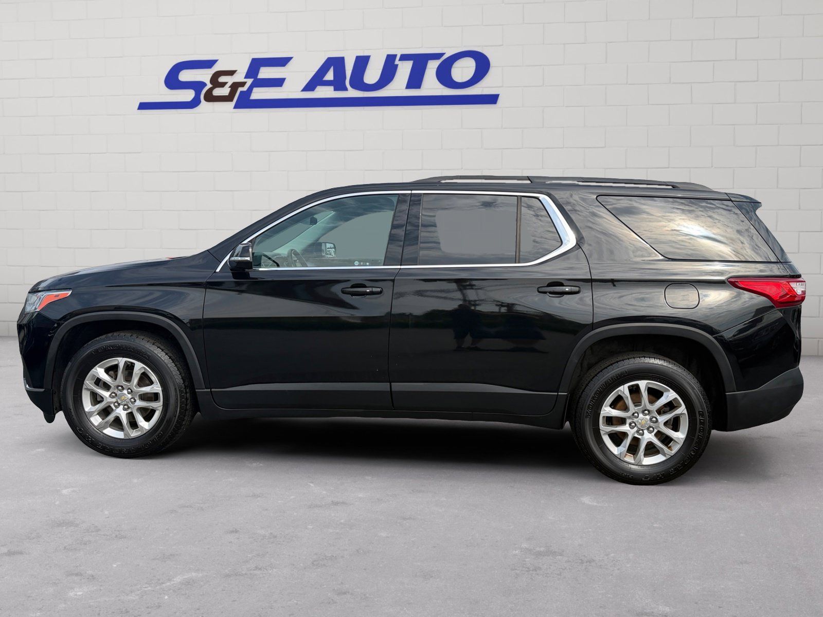 Used 2019 Chevrolet Traverse LT AWD/4WD image 2