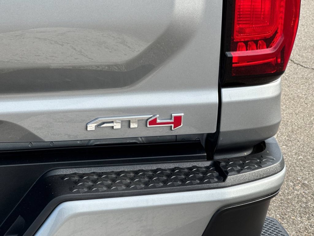 Used 2025 GMC Canyon AT4 AWD/4WD image 31