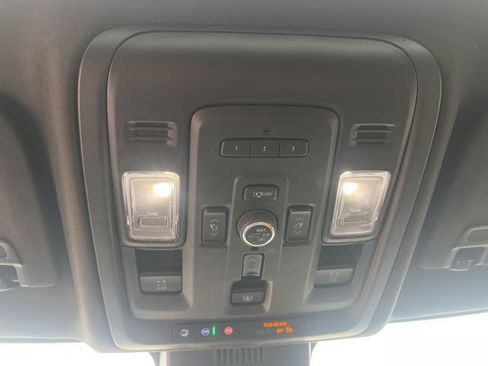 Used 2023 GMC Yukon XL Denali image 34