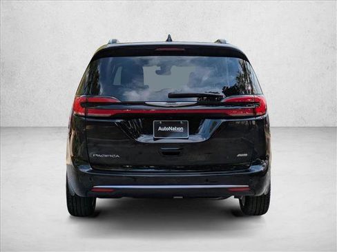 New 2026 Chrysler Pacifica Pinnacle image 8