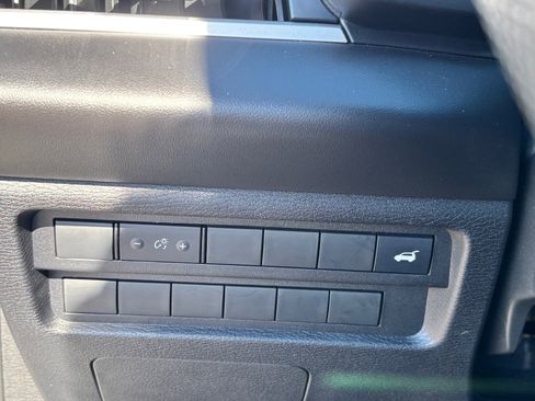 Used 2024 Mitsubishi Outlander SE image 28