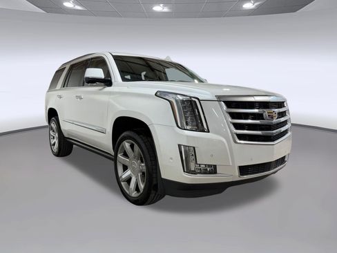Used 2017 Cadillac Escalade Premium Luxury RWD image 21