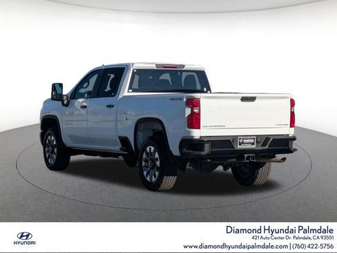 Used 2022 Chevrolet Silverado 2500 Custom w/ Custom Value Package image 6