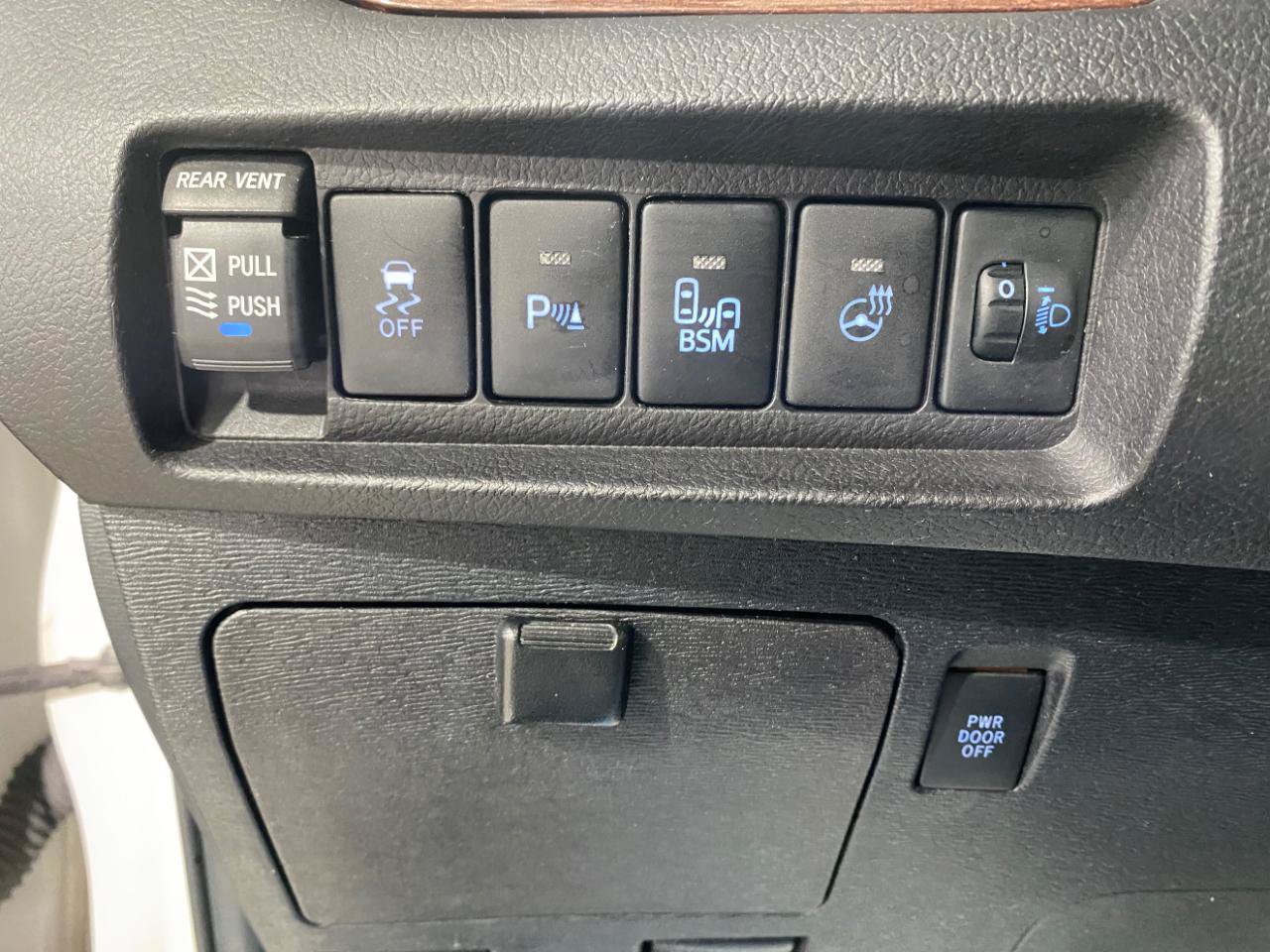 Used 2015 Toyota Sienna Limited Premium AWD/4WD image 16