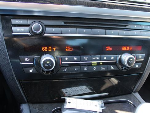 Used 2011 BMW 750i xDrive image 28