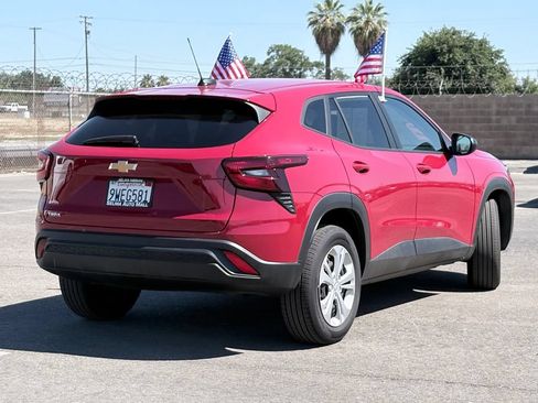 Used 2026 Chevrolet Trax LS FWD image 5